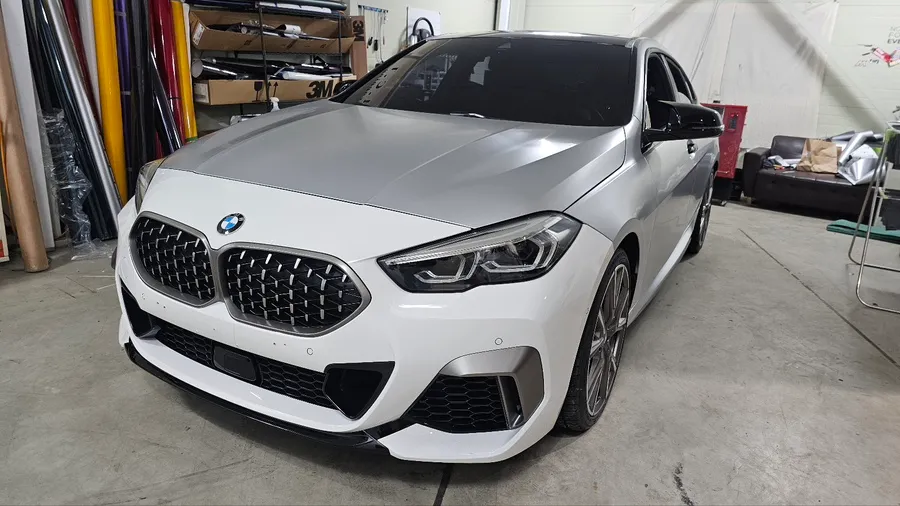 BMW 2 Seriesのカーラッピング事例｜サテンホワイトアルミ 施工写真 3-3