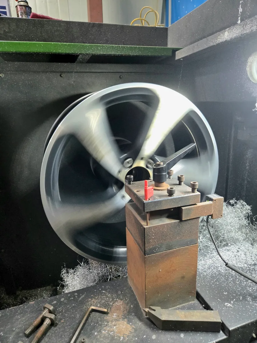 Mercedes-Benz E-Class wheel repair - Mercedes-Benz E-Class Wheel Repair Review - Like New Finish photo 3