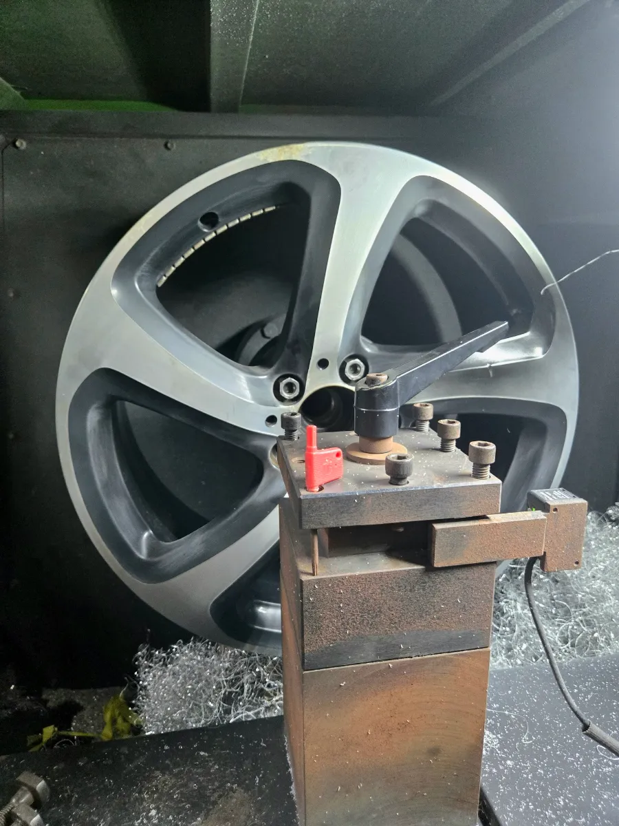 Mercedes-Benz E-Class wheel repair - Mercedes-Benz E-Class Wheel Repair Review - Like New Finish photo 4