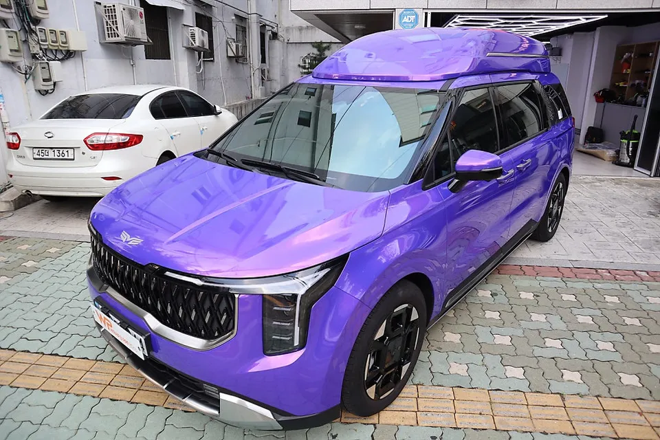 Kia Carnival Hi-Limousineのカーラッピング事例|費用目安・仕上がり 施工写真 1-1