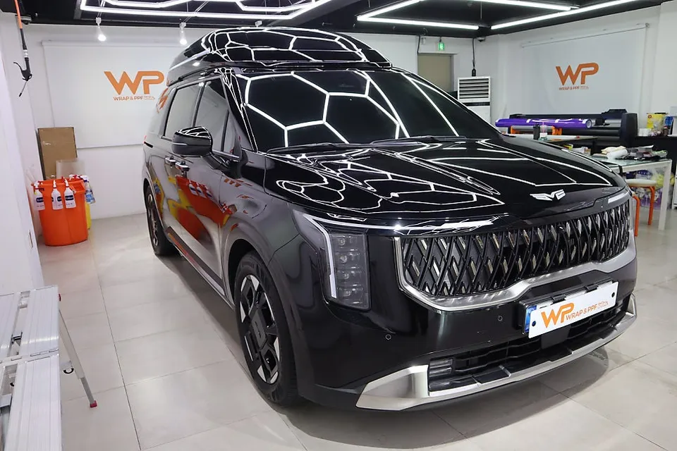 Kia Carnival Hi-Limousineのカーラッピング事例|費用目安・仕上がり 施工写真 2-1