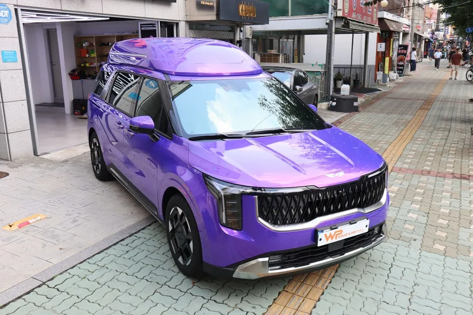 Kia Carnival Hi-Limousineのカーラッピング事例|費用目安・仕上がり 施工写真 3-1