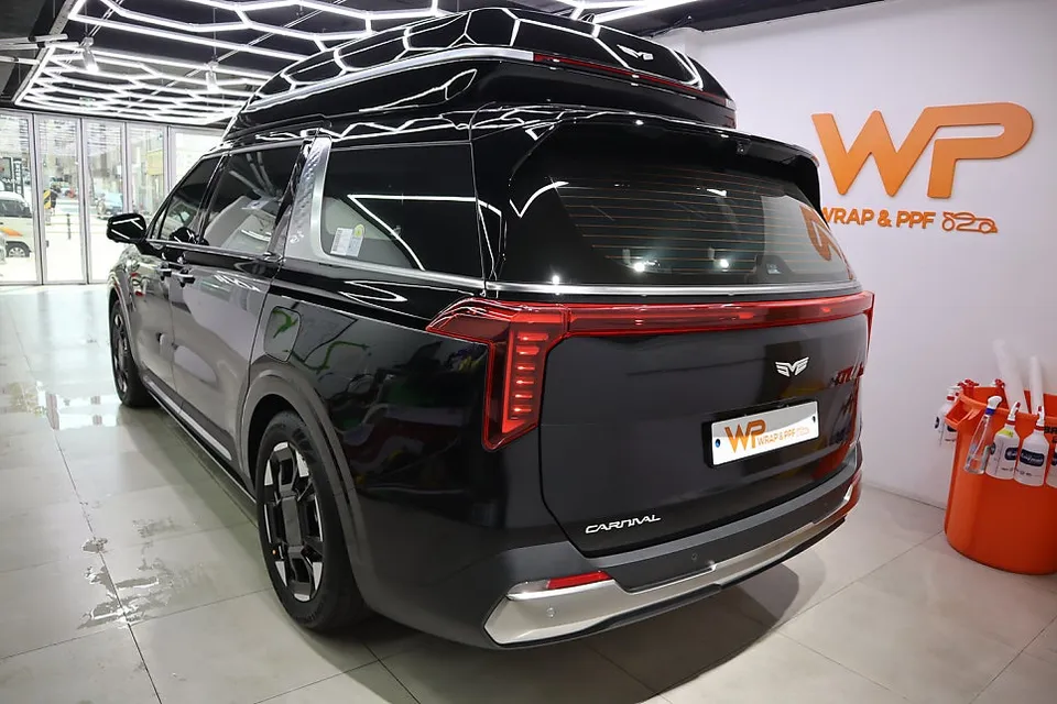 Kia Carnival Hi-Limousineのカーラッピング事例|費用目安・仕上がり 施工写真 4-1
