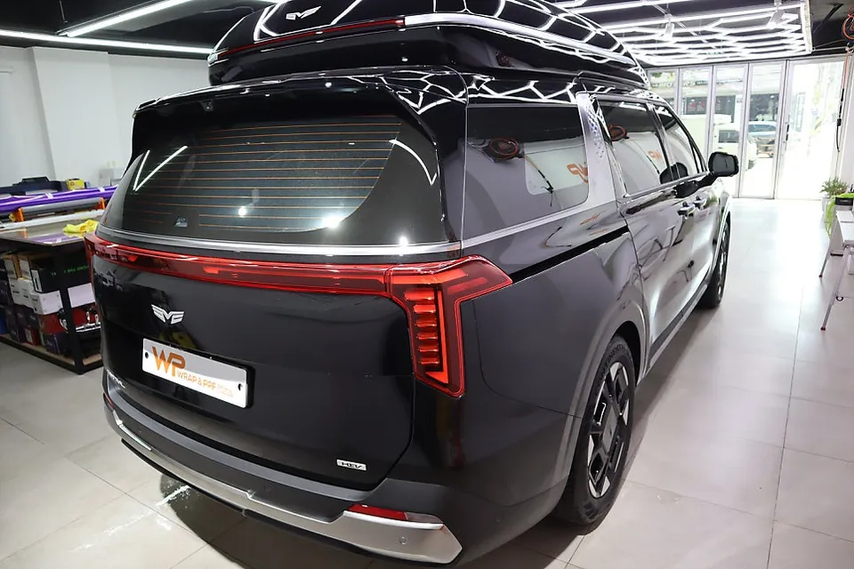 Kia Carnival Hi-Limousineのカーラッピング事例|費用目安・仕上がり 施工写真 3-2