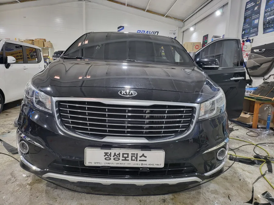 Kia Carnival KA4 ambient lighting installation result