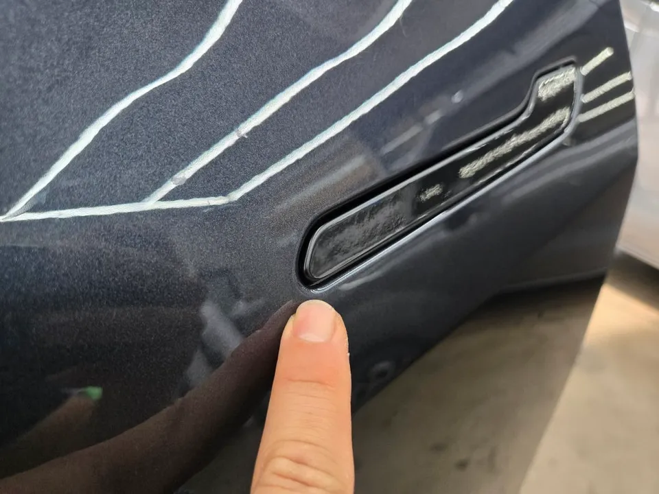 Tesla Model YのPPF施工事例 施工写真 4-1