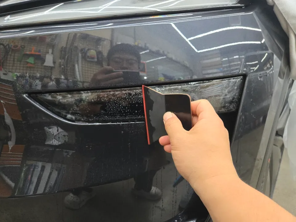 Tesla Model YのPPF施工事例 施工写真 1-2