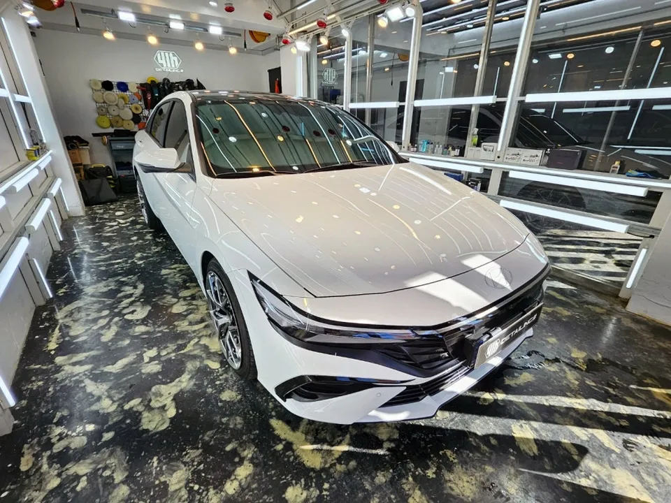 Hyundai Elantra CN7のカーラッピング事例|費用目安・仕上がり 施工写真 2-1