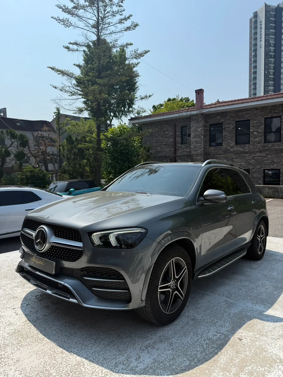 Mercedes-Benz GLE 450のカーラッピング事例:ホワイトパールへの変身 施工写真 1-1