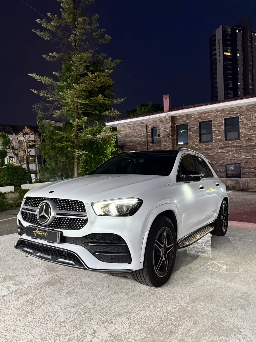 Mercedes-Benz GLE 450のカーラッピング事例:ホワイトパールへの変身 施工写真 2-2