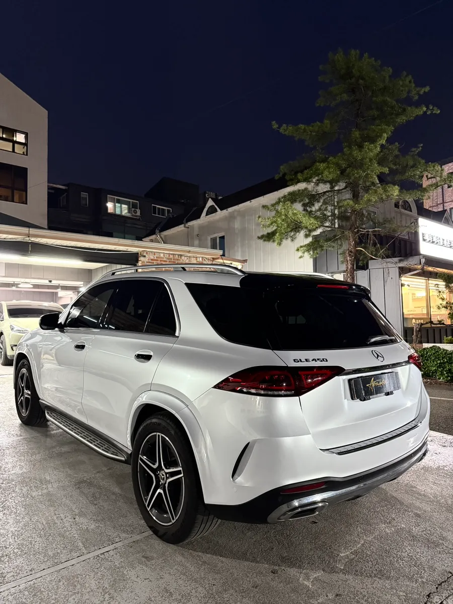 Mercedes-Benz GLE 450のカーラッピング事例:ホワイトパールへの変身 施工写真 1-3