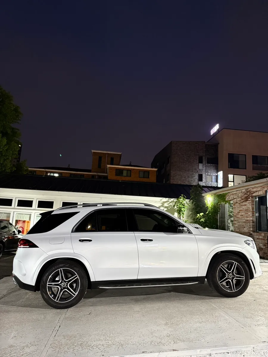 Mercedes-Benz GLE 450のカーラッピング事例:ホワイトパールへの変身 施工写真 3-3