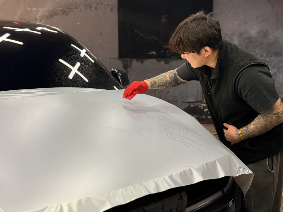Tesla Model 3 PPF施工事例|カラーチェンジで個性を演出 施工写真 3-2