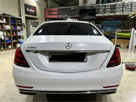 Mercedes-Benz S-Classのカーラッピング事例|サテンホワイトの高級感 施工写真 3-1