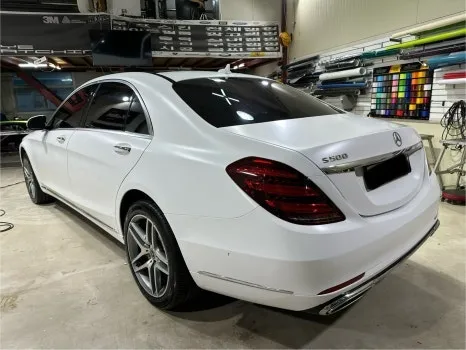 Mercedes-Benz S-Classのカーラッピング事例|サテンホワイトの高級感 施工写真 3-2