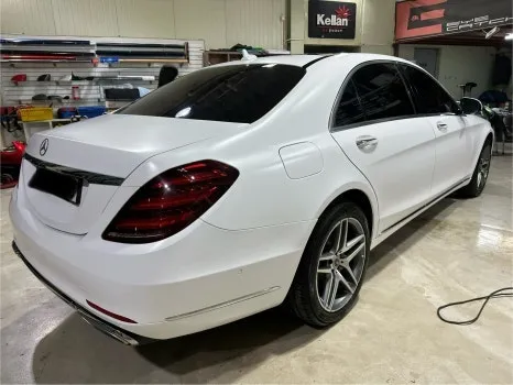 Mercedes-Benz S-Classのカーラッピング事例|サテンホワイトの高級感 施工写真 1-3