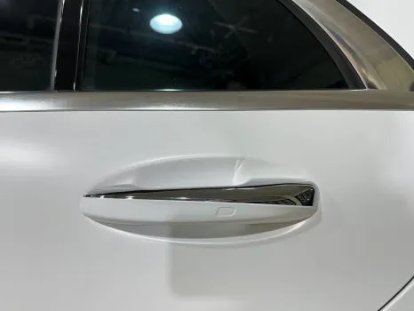 Mercedes-Benz S-Classのカーラッピング事例|サテンホワイトの高級感 施工写真 3-3