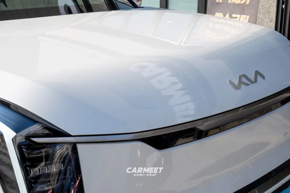 Kia EV9 vinyl wrap - Kia EV9 Vinyl Wrap Review: Cost & Blackout Results photo 3