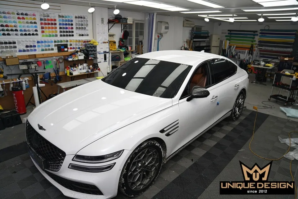 Genesis G80のPPF施工事例｜光沢ブラックフィルム 施工写真 2-1