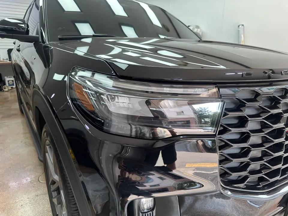 Ford Explorer PPF施工事例:ブラックフィルムで印象チェンジ 施工写真 1-1