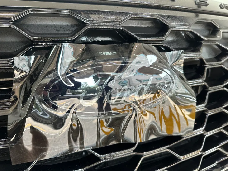 Ford Explorer PPF施工事例:ブラックフィルムで印象チェンジ 施工写真 1-2