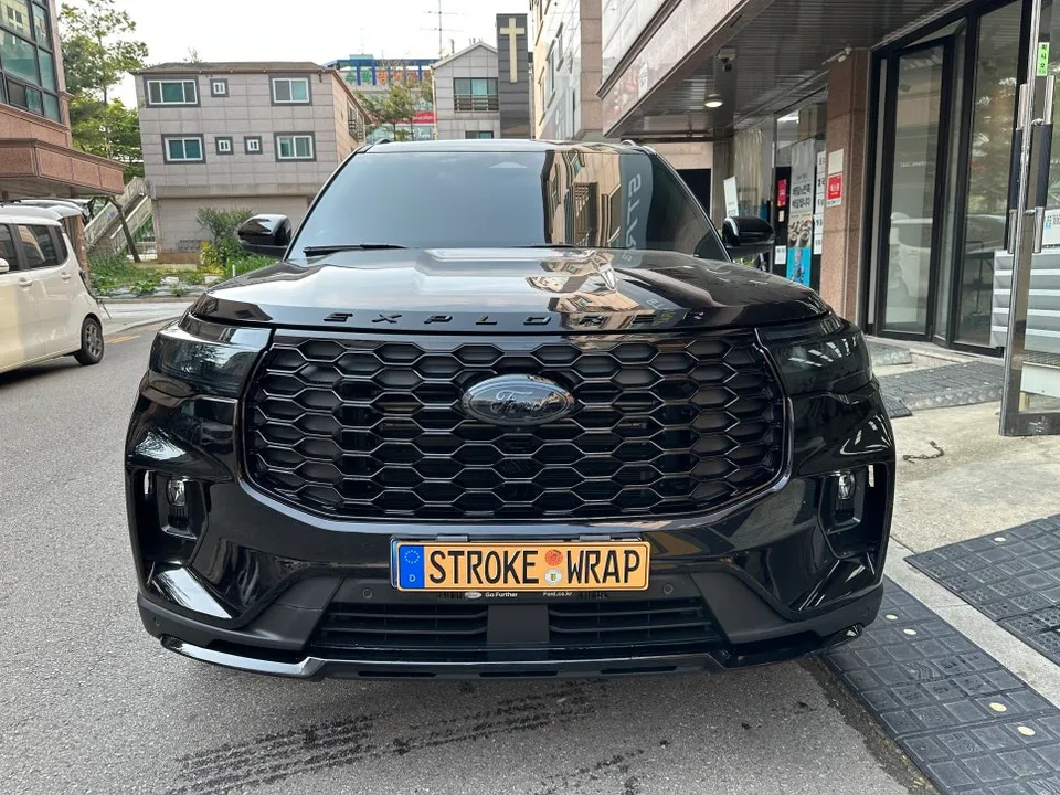 Ford Explorer PPF施工事例:ブラックフィルムで印象チェンジ 施工写真 4-2