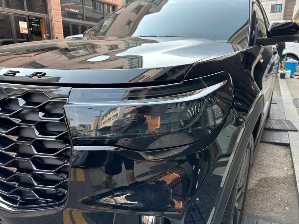 Ford Explorer PPF施工事例:ブラックフィルムで印象チェンジ 施工写真 1-3