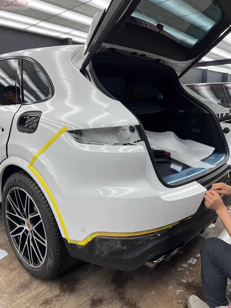 Porsche CayenneのPPF施工事例｜費用目安・仕上がり 施工写真 1-2