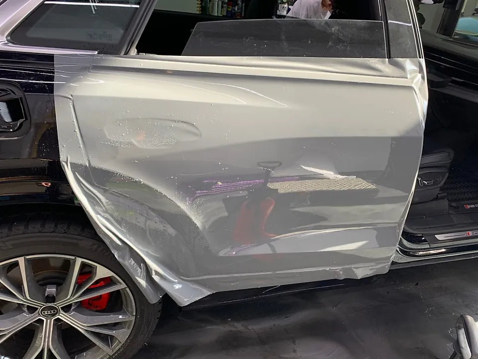 Audi Q8のカラーPPF施工事例|ナardoグレーへの変貌 施工写真 3-2