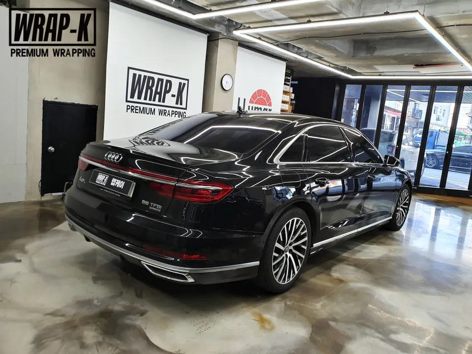 Audi A8のカーラッピング事例|高光沢フィルムで新車のような輝き 施工写真 1-2