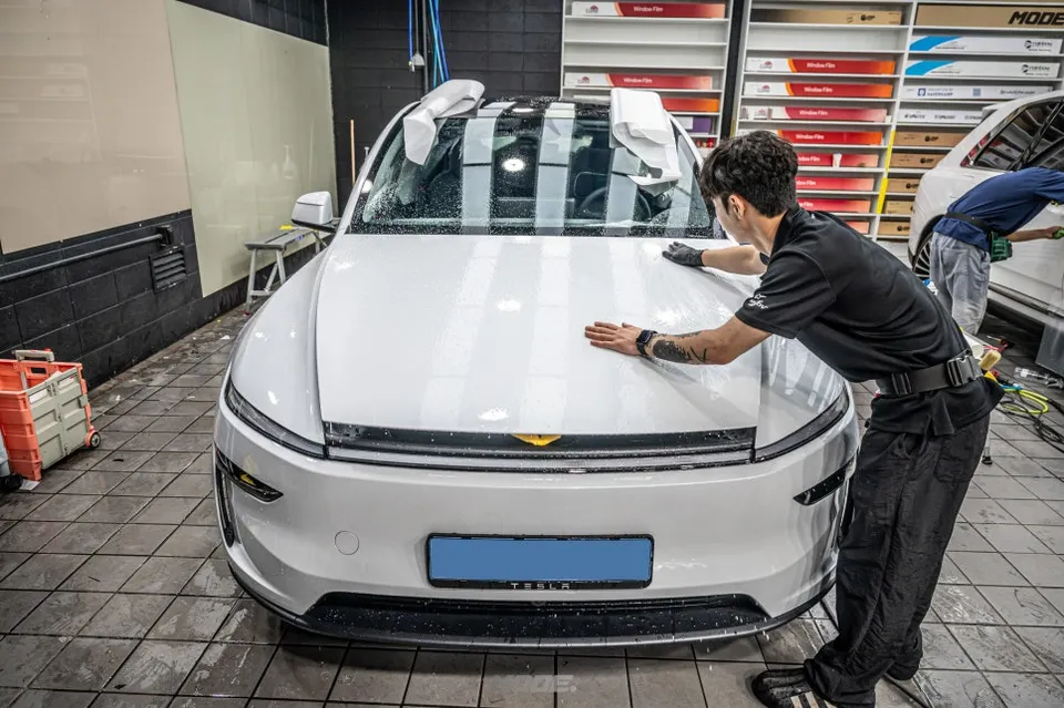 Tesla Model Y PPF施工事例｜費用目安と仕上がり 施工写真 1-2