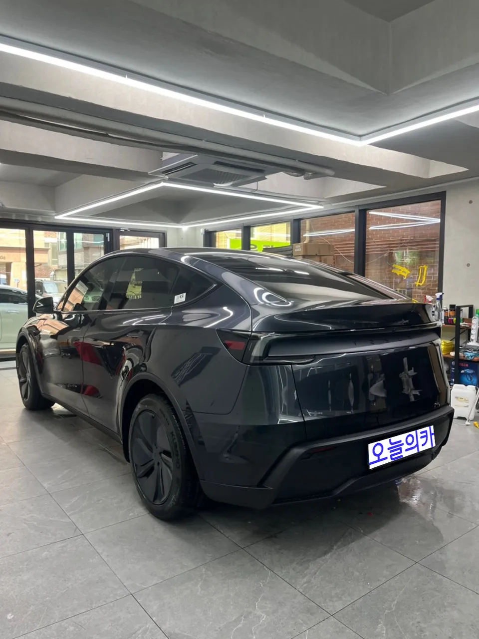 Best Tesla Model Y Accessories 2026 — Protection, Tech & Style — photo 7