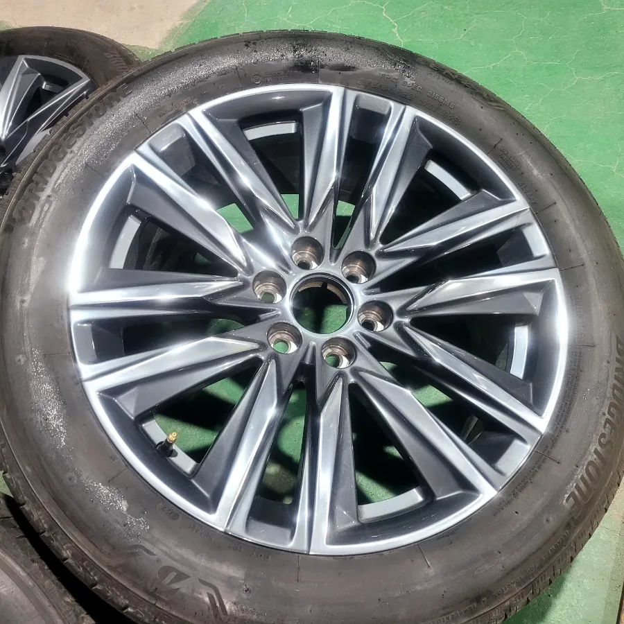 Cadillac Escalade wheel repair - Cadillac Escalade Wheel Repair & Painting Review photo 3