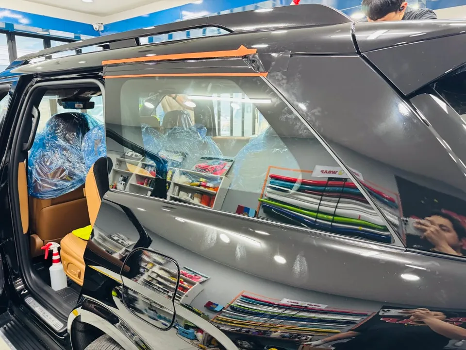 Hyundai Palisadeのカーラッピング事例｜クロームパーツのブラックアウト 施工写真 1-3