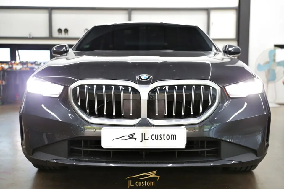 BMW 5 Series ambient lighting - BMW 5 Series Ambient Lighting Review: Cost & Results photo 3