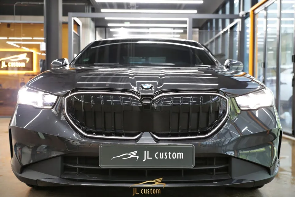 BMW 5 Series ambient lighting - BMW 5 Series Ambient Lighting Review: Cost & Results photo 4