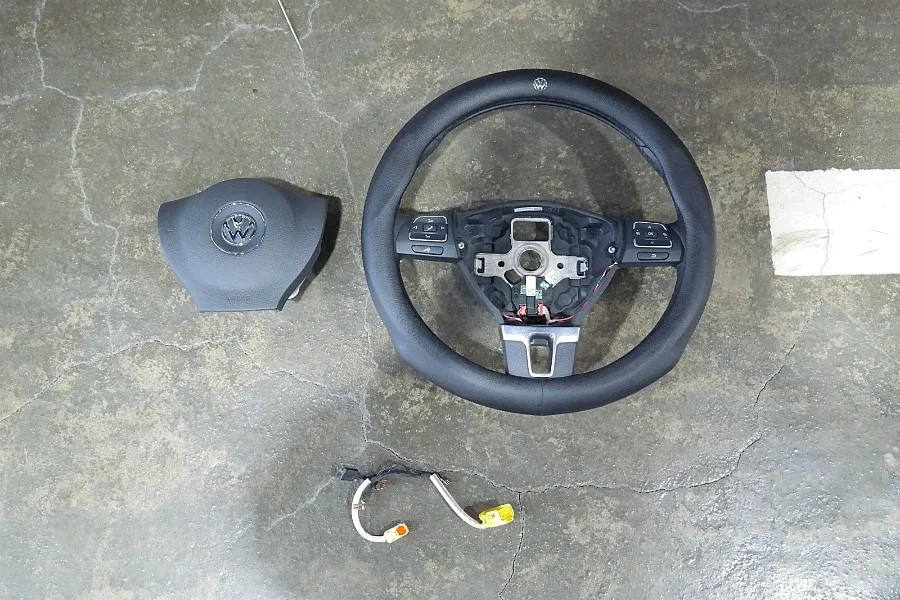 Volkswagen Golf 6th Gen steering wheel - Volkswagen Golf 6th Gen Steering Wheel Customization Review photo 4