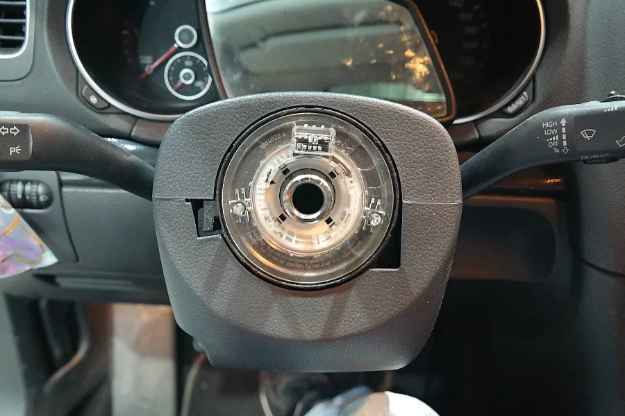 Volkswagen Golf 6th Gen steering wheel - Volkswagen Golf 6th Gen Steering Wheel Customization Review photo 6