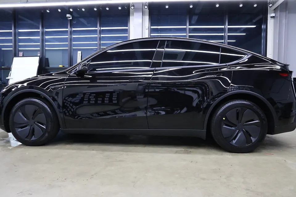Tesla Model Y window tinting - Tesla Model Y Window Tinting Review — Enhanced Comfort & Style photo 3