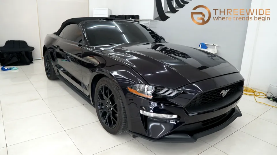 Ford Mustang Convertibleのカーラッピング事例|サテンブラックの仕上がり 施工写真 1-3