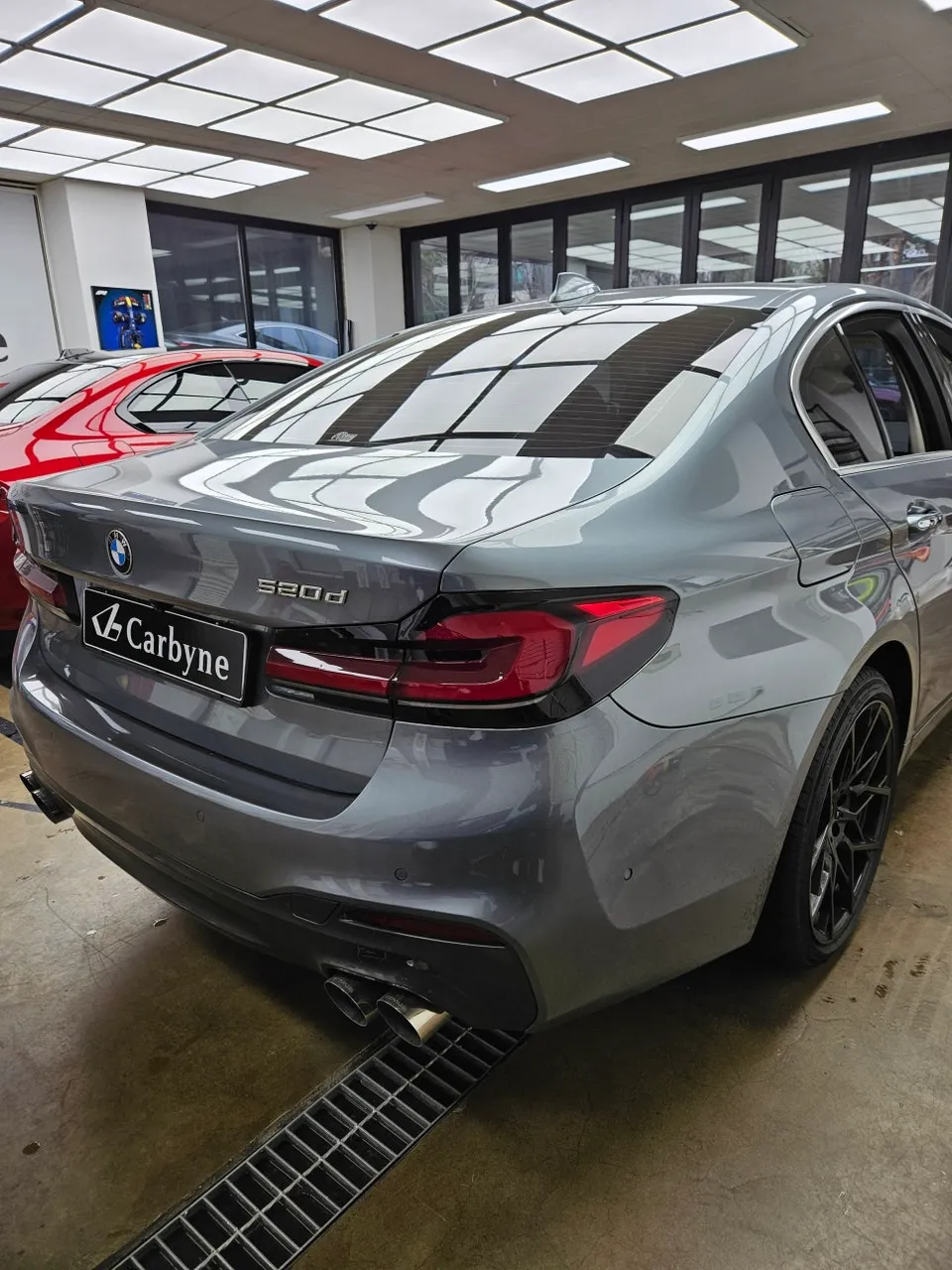 BMW 5 Series G30のカーラッピング事例 施工写真 4