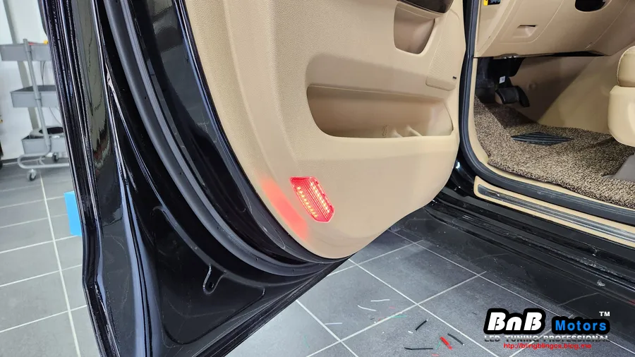 Kia Carnival KA4 ambient lighting - Kia Carnival KA4 Ambient Lighting Review: Safety & Style Upgrade photo 6