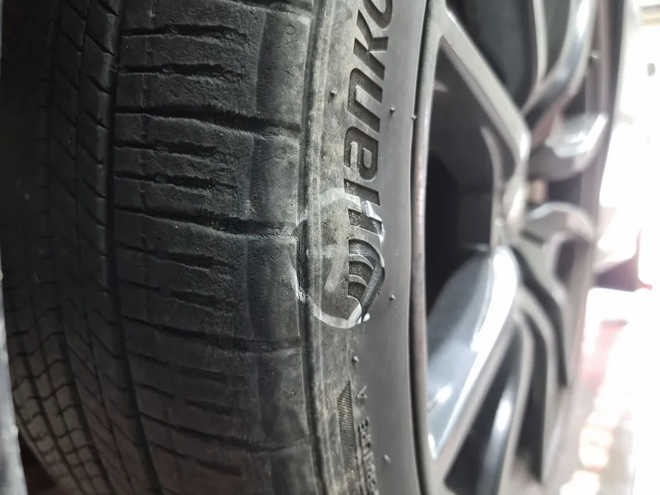 Genesis G70のホイールリペア・塗装事例 施工写真 4