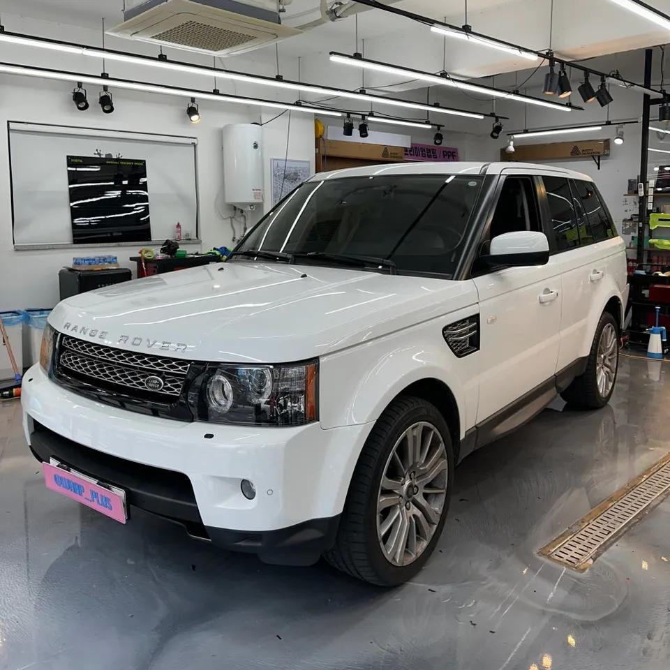 Land Rover Vogueのカーラッピング事例|サテンブラックの高級感 施工写真 1-1