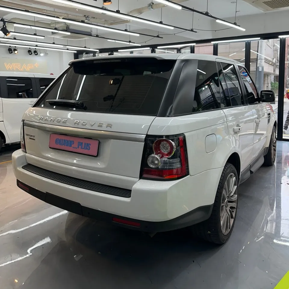 Land Rover Vogueのカーラッピング事例|サテンブラックの高級感 施工写真 2-1