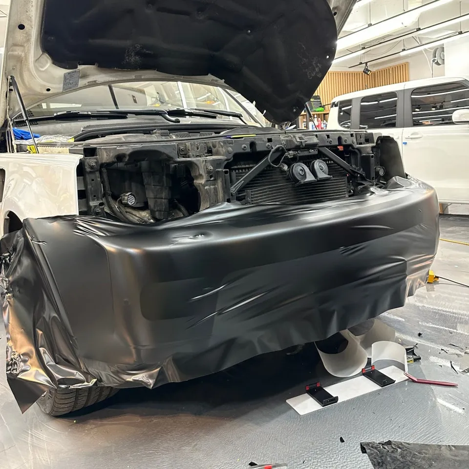 Land Rover Vogueのカーラッピング事例|サテンブラックの高級感 施工写真 2-2