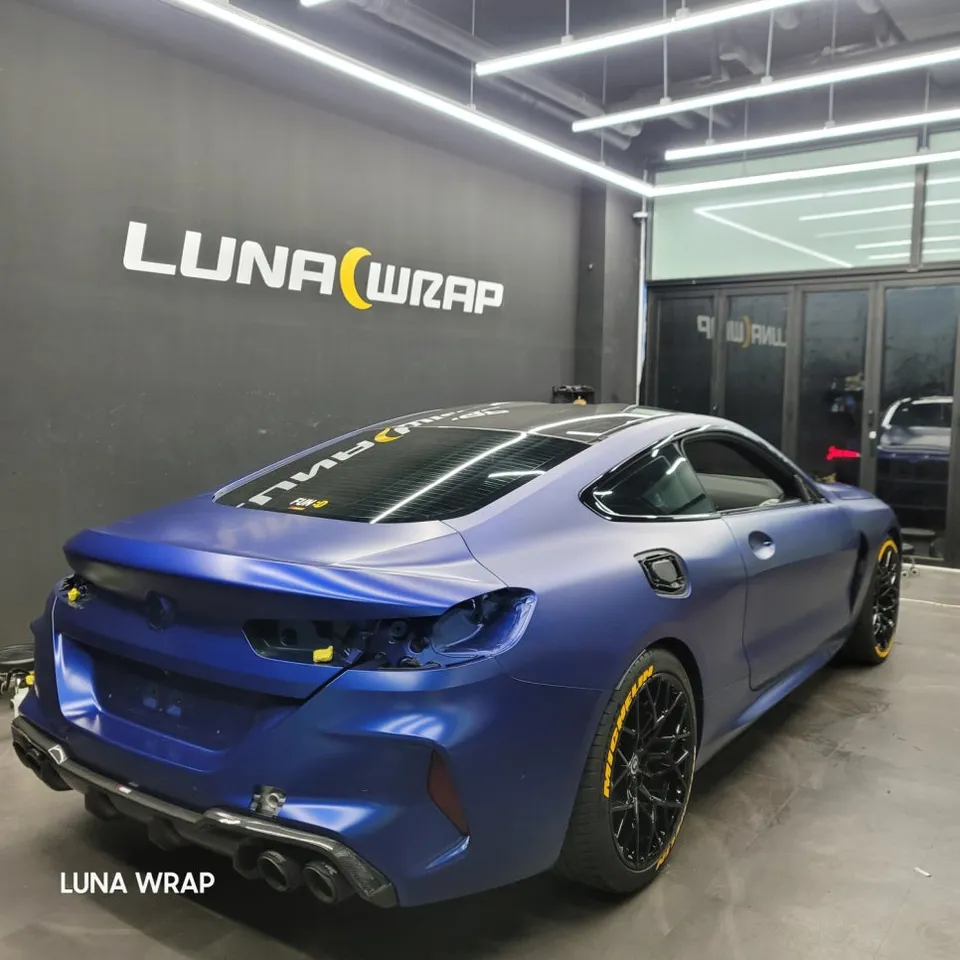 BMW M8のカーラッピング事例|マクラーレンオレンジへの変貌 施工写真 1-2