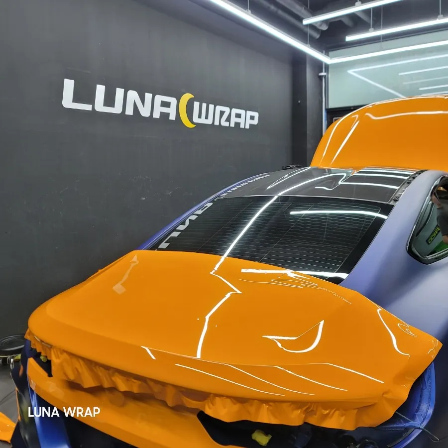 BMW M8のカーラッピング事例|マクラーレンオレンジへの変貌 施工写真 1-3