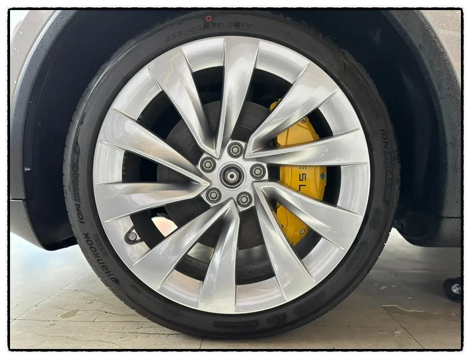 Tesla Model Yのホイールリペア・塗装事例 施工写真 3-2