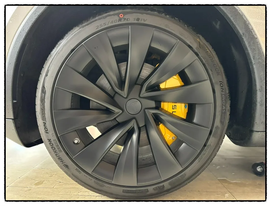 Tesla Model Yのホイールリペア・塗装事例 施工写真 4-2